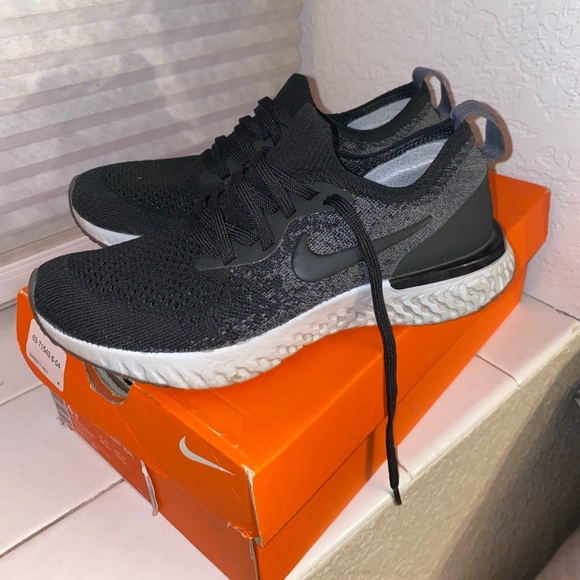 Nike Epic React Flyknit (GS) shoes - Picture 2 of 4
